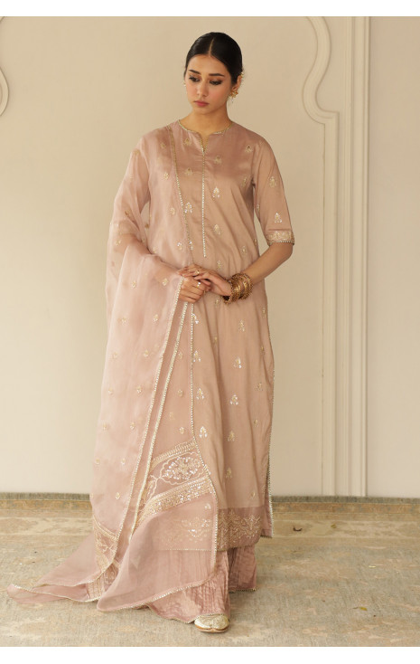 Piazi Pink Outfit